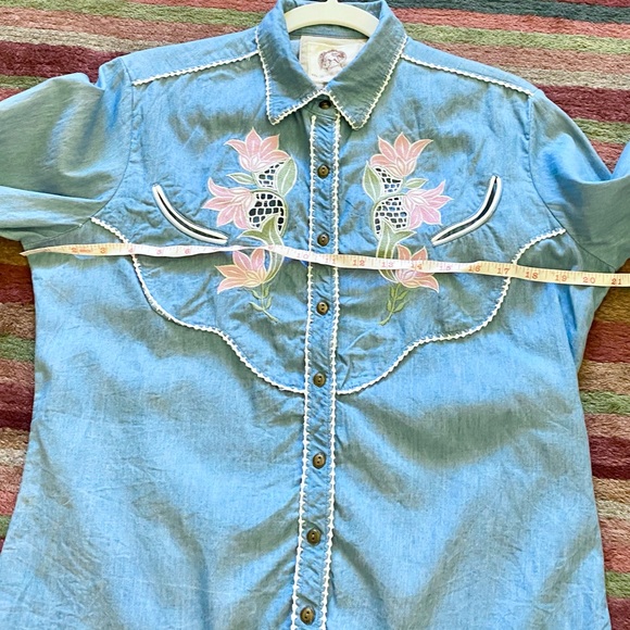 Chasing Uni Flight Tonight Chambray Western shirt - Picture 6 of 6